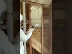 Regardez la machine à pulvériser!